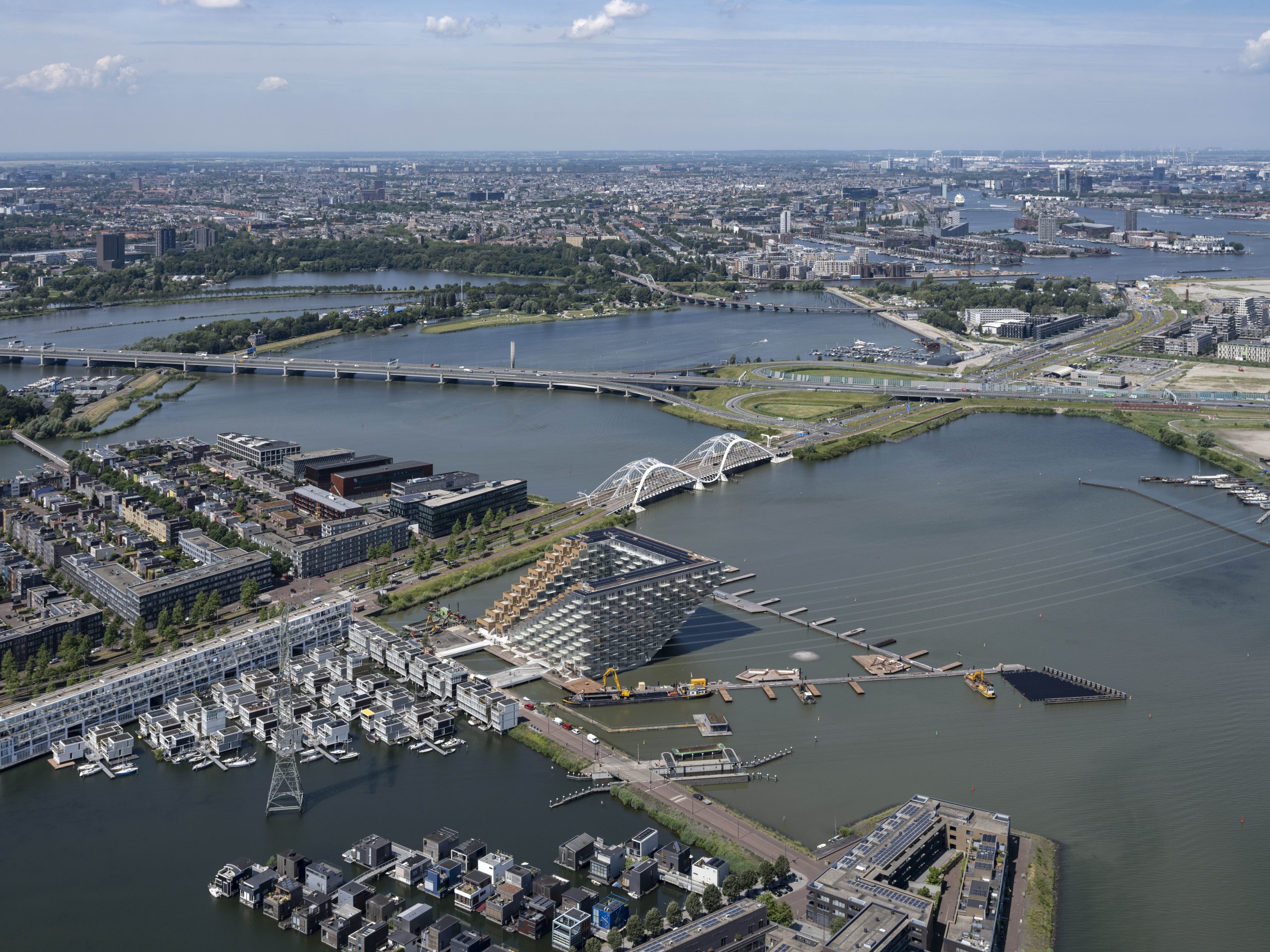 Barcode Architects & BIG_Sluishuis_02_©Ossip van Duivenbode